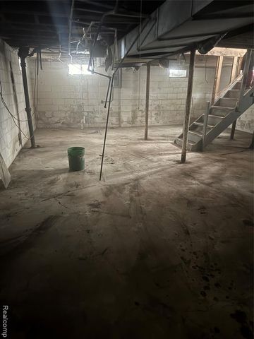 18541 Fielding Street, Detroit, MI 48219