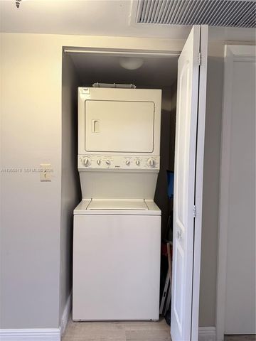 901 Colony Point Cir 505, Pembroke Pines, FL 33026