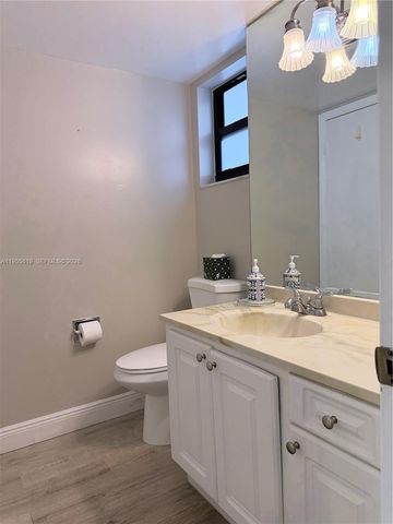 901 Colony Point Cir 505, Pembroke Pines, FL 33026