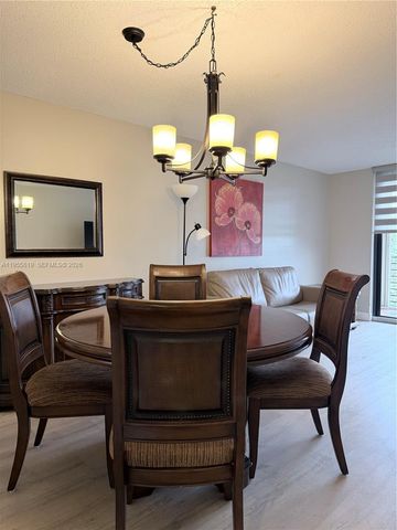 901 Colony Point Cir 505, Pembroke Pines, FL 33026