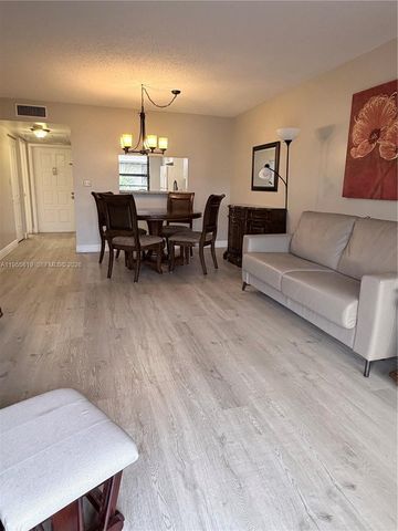 901 Colony Point Cir 505, Pembroke Pines, FL 33026