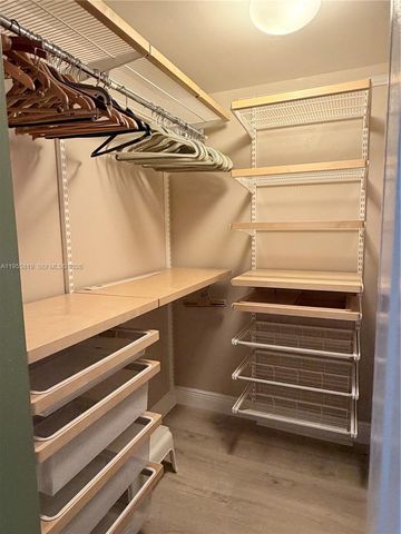 901 Colony Point Cir 505, Pembroke Pines, FL 33026