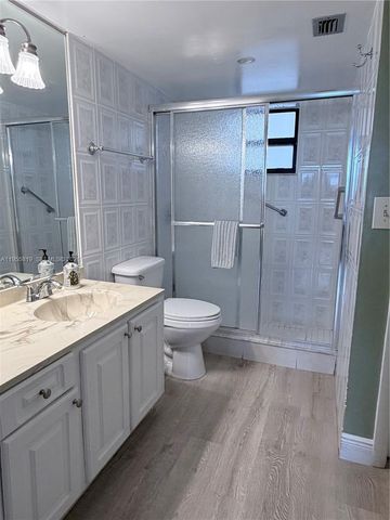 901 Colony Point Cir 505, Pembroke Pines, FL 33026