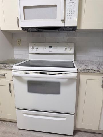 901 Colony Point Cir 505, Pembroke Pines, FL 33026