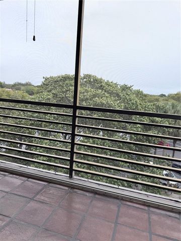 901 Colony Point Cir 505, Pembroke Pines, FL 33026