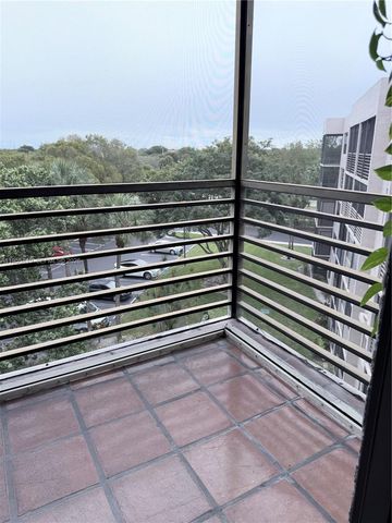 901 Colony Point Cir 505, Pembroke Pines, FL 33026