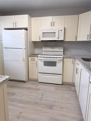 901 Colony Point Cir 505, Pembroke Pines, FL 33026