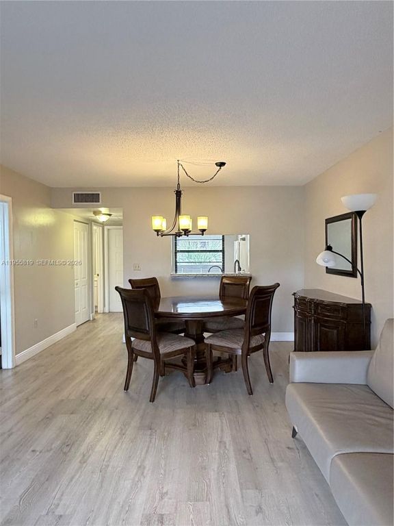Image 14 of property listing at 901 Colony Point Cir 505, Pembroke Pines, FL 33026