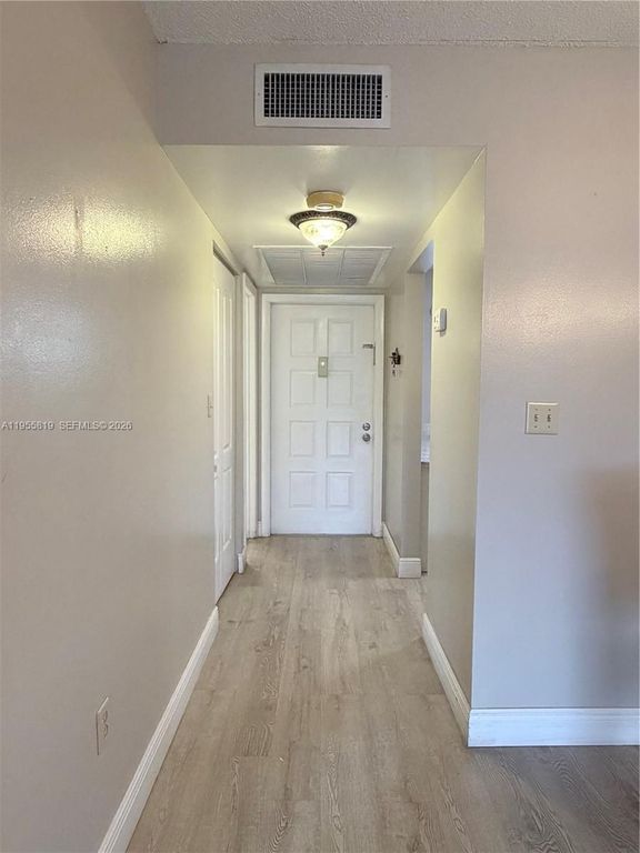 Image 23 of property listing at 901 Colony Point Cir 505, Pembroke Pines, FL 33026