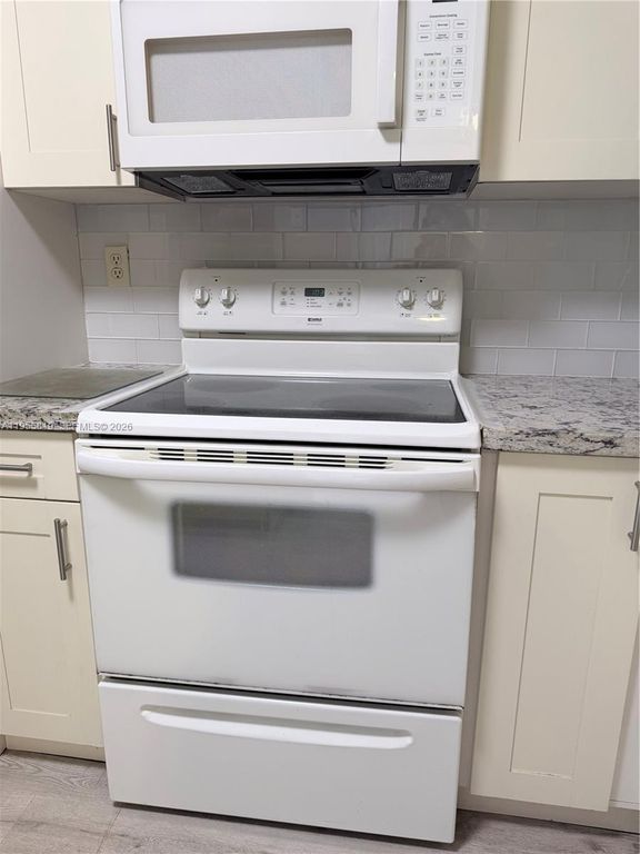 Image 26 of property listing at 901 Colony Point Cir 505, Pembroke Pines, FL 33026