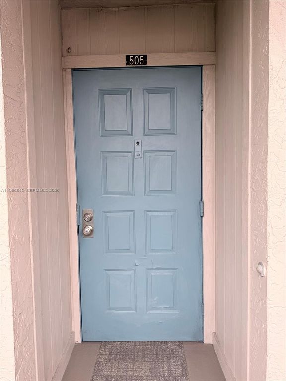 Image 3 of property listing at 901 Colony Point Cir 505, Pembroke Pines, FL 33026