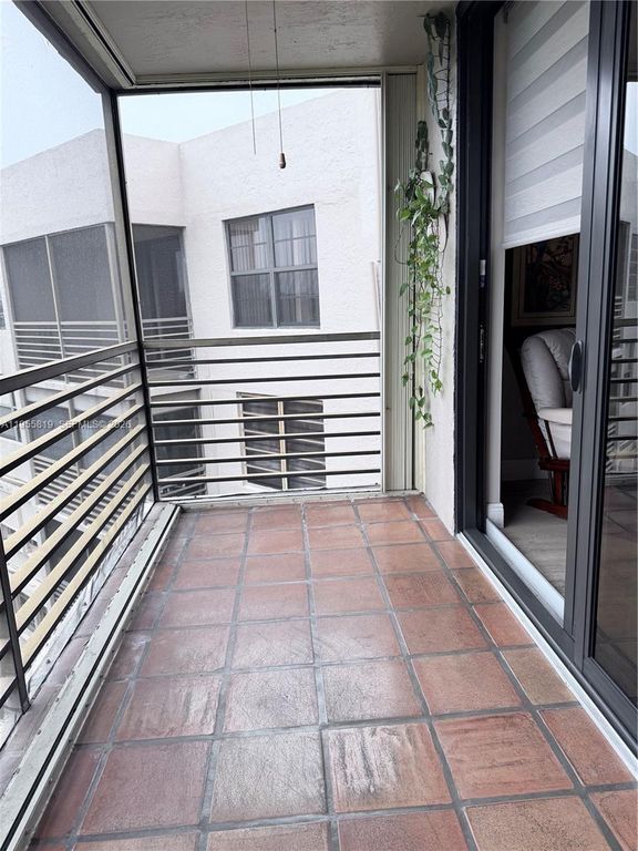 Image 30 of property listing at 901 Colony Point Cir 505, Pembroke Pines, FL 33026