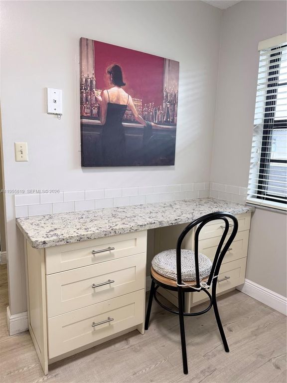 Image 7 of property listing at 901 Colony Point Cir 505, Pembroke Pines, FL 33026