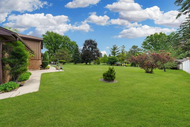 5N625 Santa Fe Trail, Bloomingdale, IL 60108