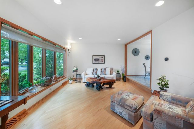 5N625 Santa Fe Trail, Bloomingdale, IL 60108