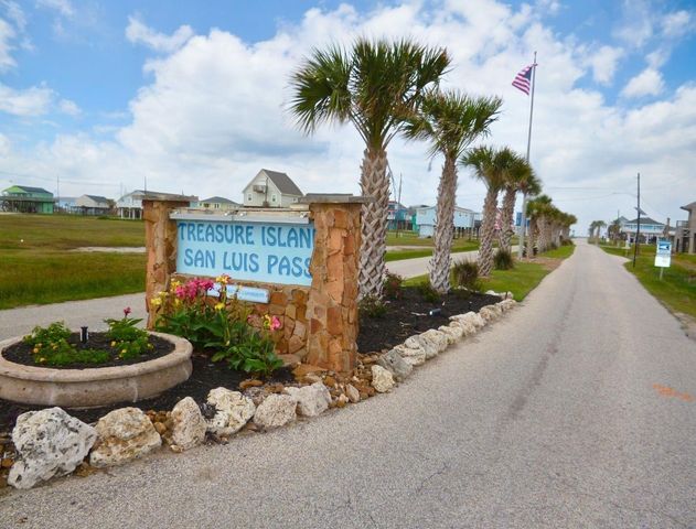 12922 Jean Lafitte Drive, Freeport, TX 77541