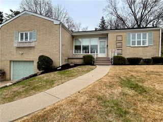 107 Grienbrier Dr, Carnegie, PA 15106