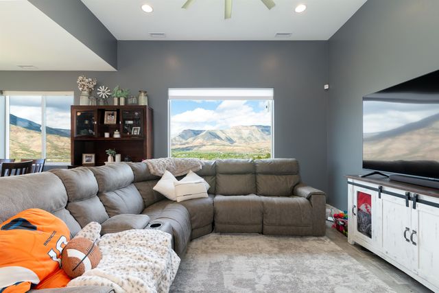 47 Willow View Way, Parachute, CO 81635