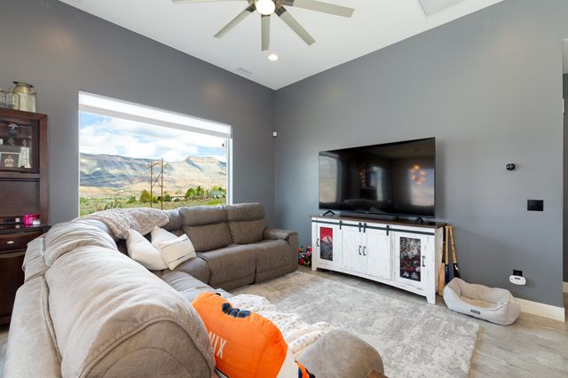 47 Willow View Way, Parachute, CO 81635