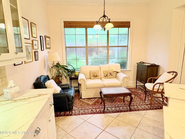 3920 Roxbury Road, Jackson, MS 39211