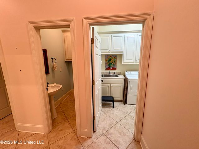 3920 Roxbury Road, Jackson, MS 39211