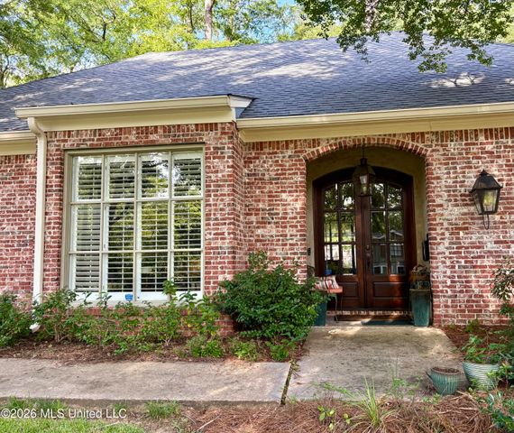 3920 Roxbury Road, Jackson, MS 39211