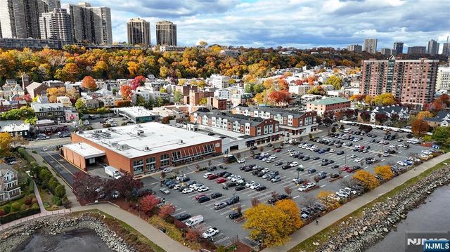 905 River Road 224, Edgewater, NJ 07020