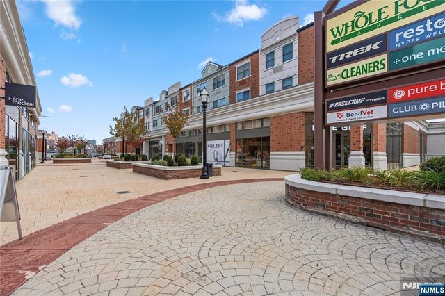 905 River Road 224, Edgewater, NJ 07020