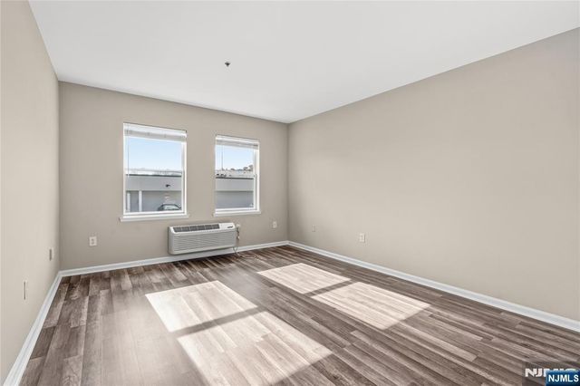 905 River Road 224, Edgewater, NJ 07020