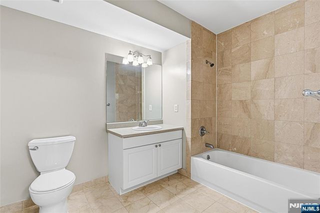 905 River Road 224, Edgewater, NJ 07020