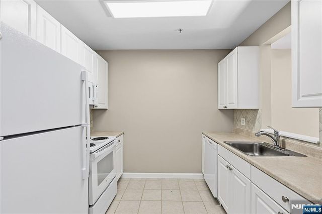 905 River Road 224, Edgewater, NJ 07020