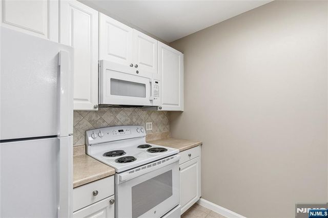 905 River Road 224, Edgewater, NJ 07020