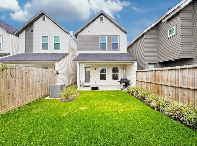 5632 Bertellis Lane, Houston, TX 77091