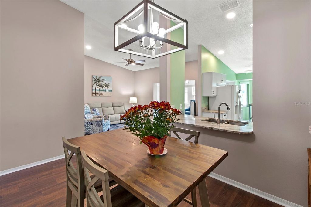 Image 15 of property listing at 7201 29TH AVENUE DRIVE W 307, Bradenton, FL 34209