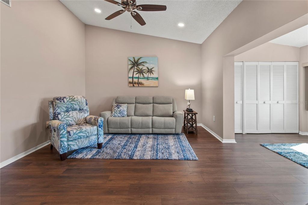 Image 17 of property listing at 7201 29TH AVENUE DRIVE W 307, Bradenton, FL 34209