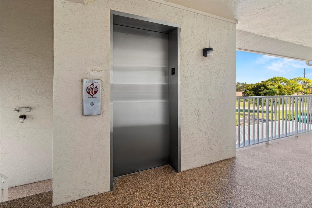 Image 29 of property listing at 7201 29TH AVENUE DRIVE W 307, Bradenton, FL 34209