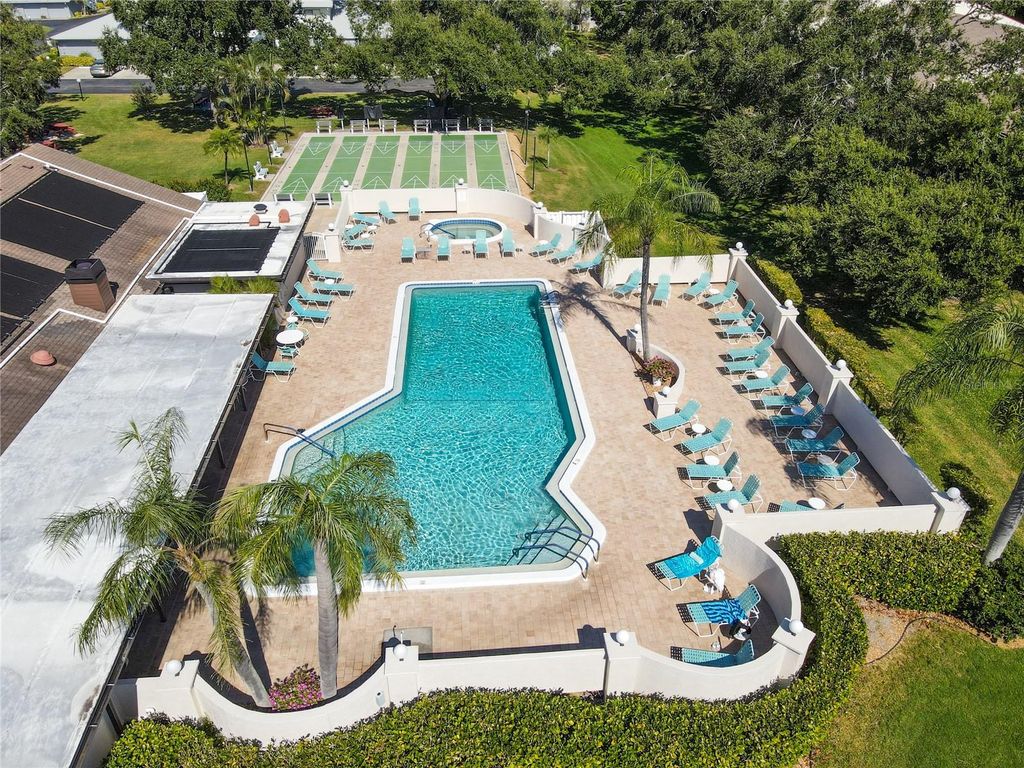 Image 46 of property listing at 7201 29TH AVENUE DRIVE W 307, Bradenton, FL 34209