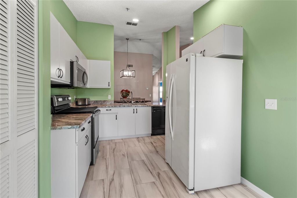 Image 10 of property listing at 7201 29TH AVENUE DRIVE W 307, Bradenton, FL 34209