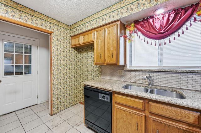 4300 Spring Hill Lane, Arlington, TX 76016