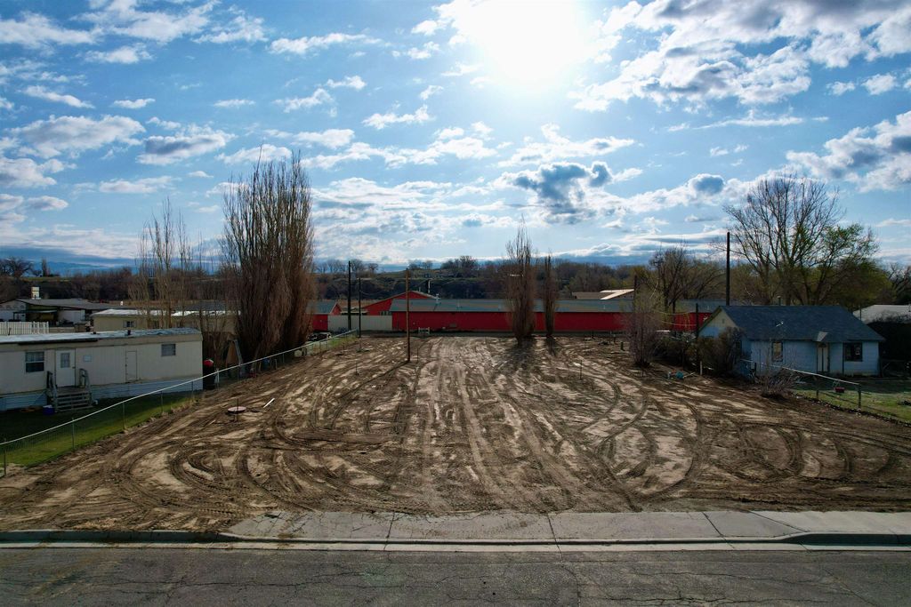 1325 N 7th St, Greybull, WY 82426