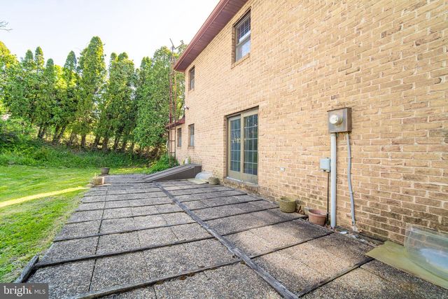 2020 ALCOTT RD, York, PA 17406