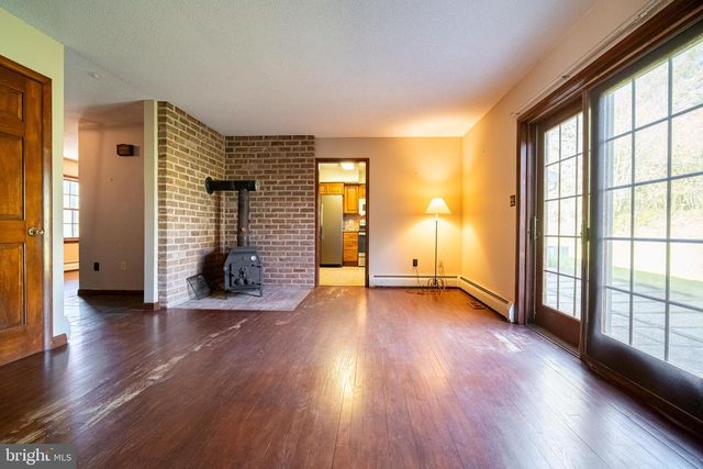 2020 ALCOTT RD, York, PA 17406