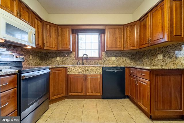 2020 ALCOTT RD, York, PA 17406