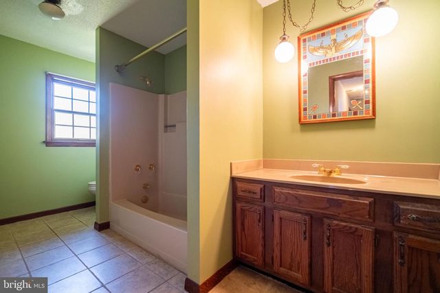 2020 ALCOTT RD, York, PA 17406