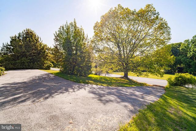 2020 ALCOTT RD, York, PA 17406