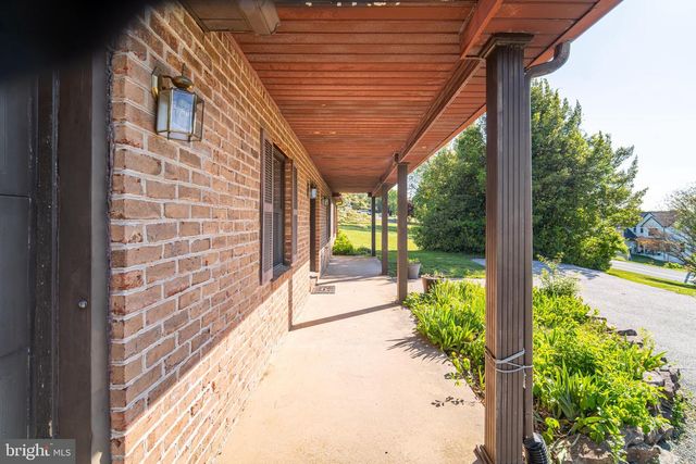2020 ALCOTT RD, York, PA 17406