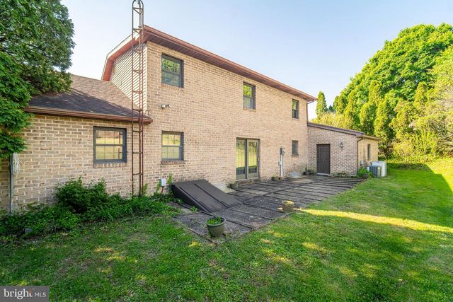 2020 ALCOTT RD, York, PA 17406