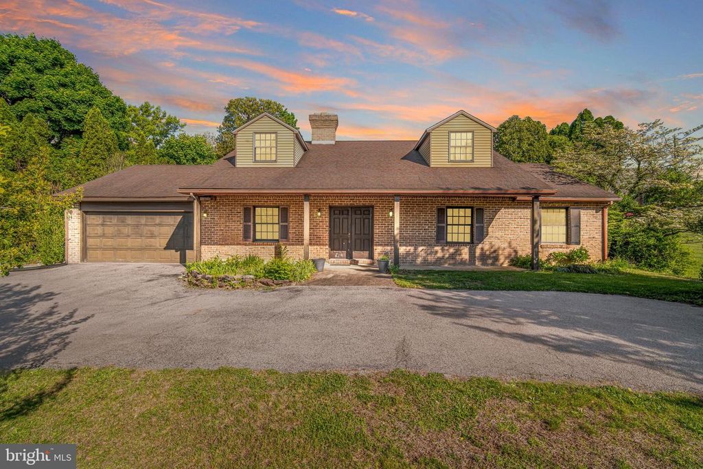 2020 ALCOTT RD, York, PA 17406