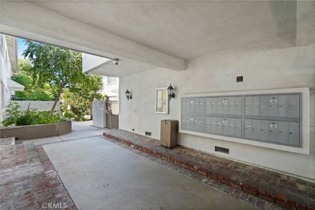 18601 Collins D30, Tarzana, CA 91356
