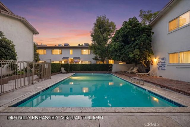 18601 Collins D30, Tarzana, CA 91356
